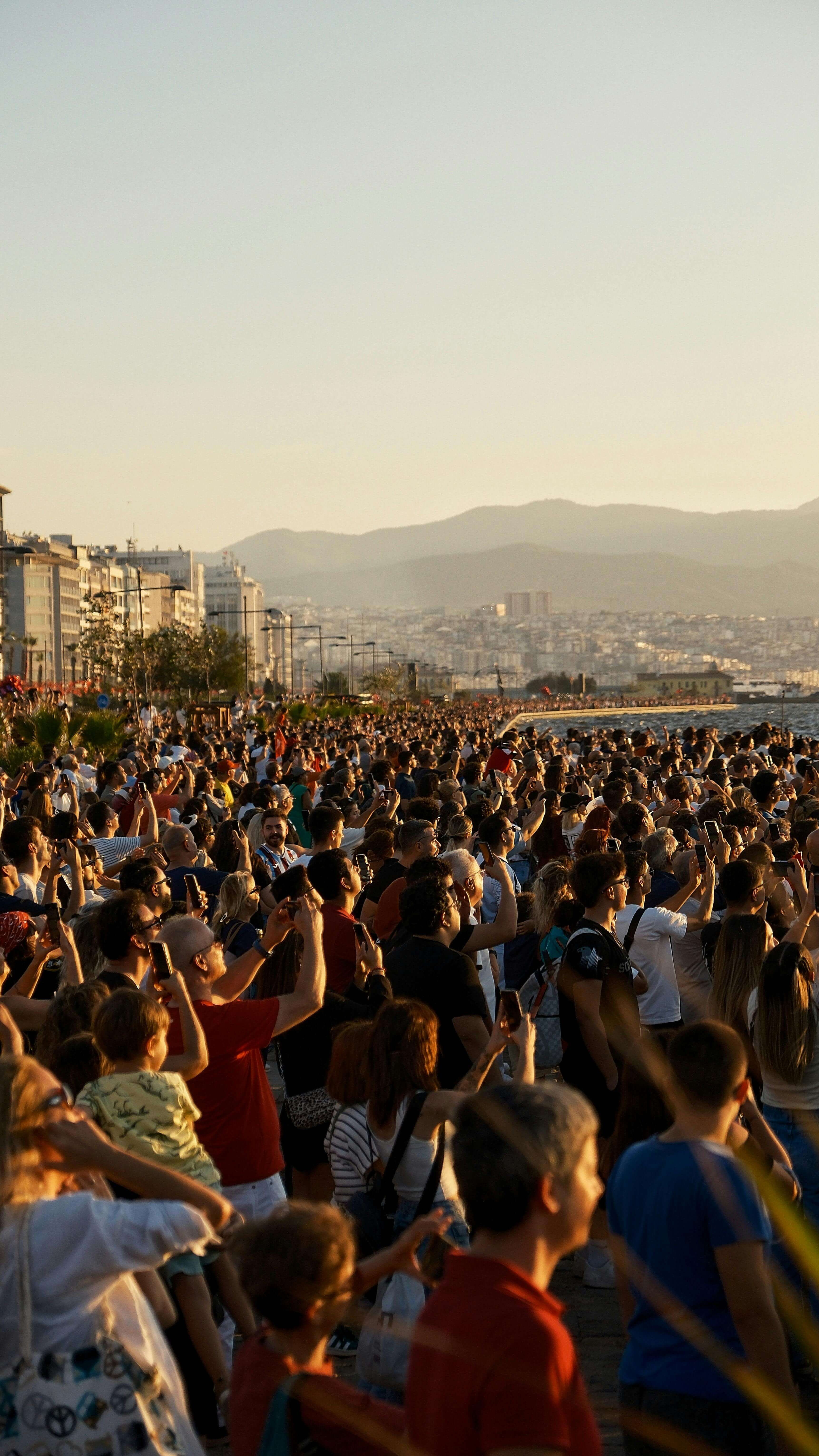aglomeración de personas en evento masivo